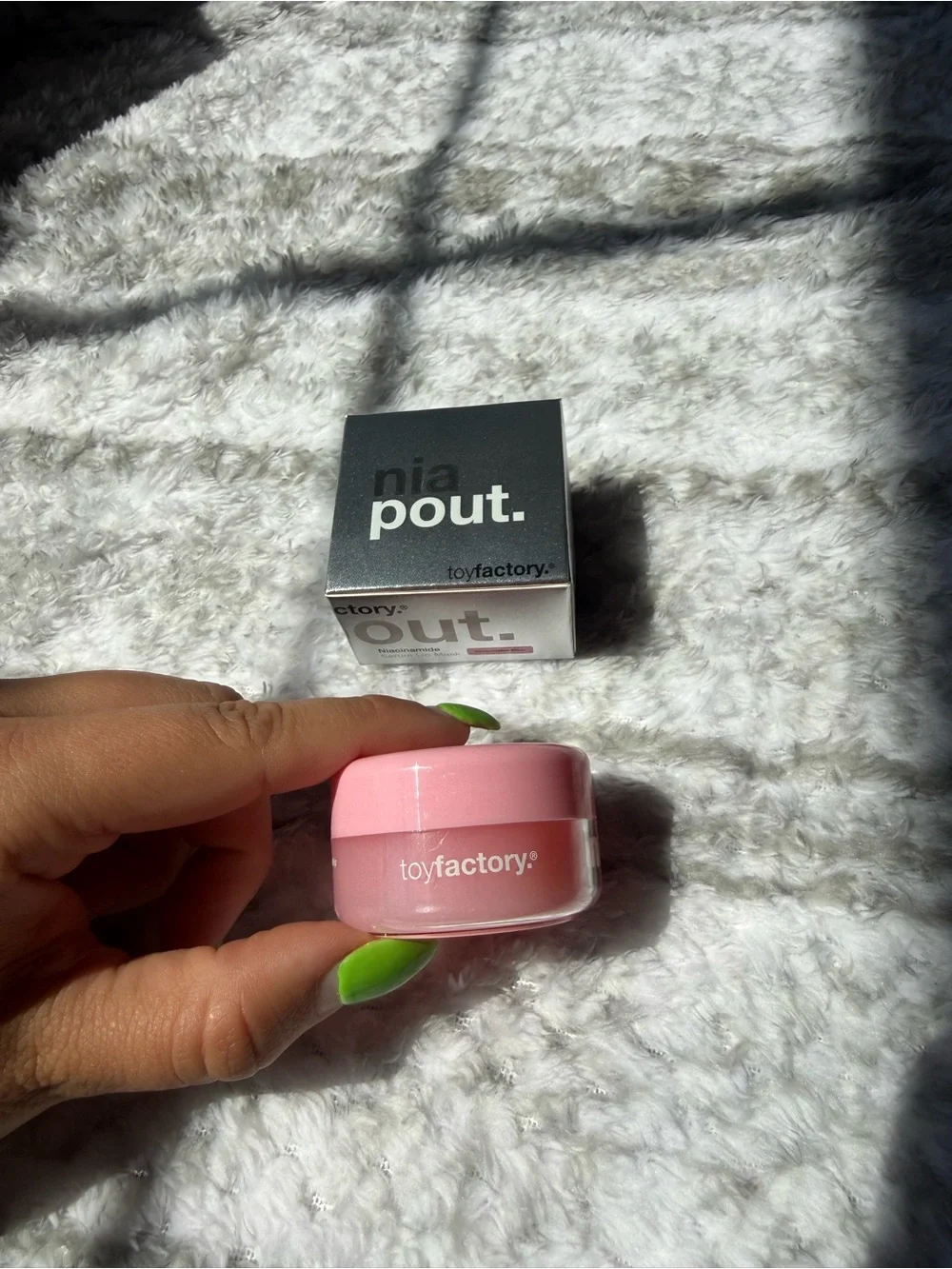 Nia Pout Serum lip mask